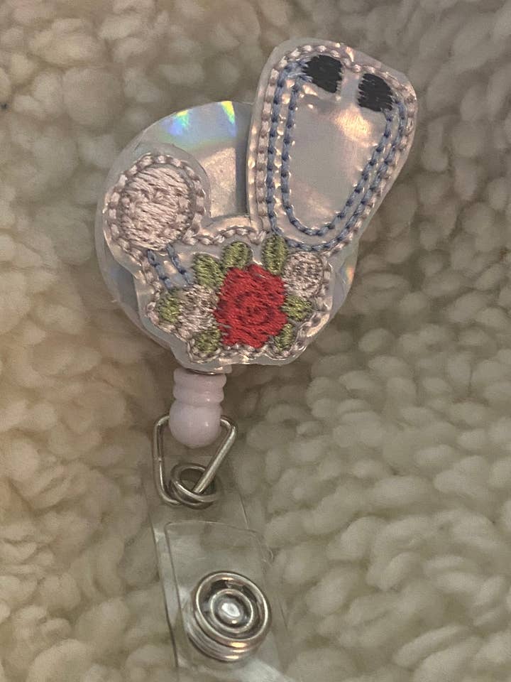 Bobine de badge de stéthoscope à fleurs, support d'identification de fleur de stéthoscope, pince à badge d'infirmière, bobine de badge d'allaitement, cordon médical, porte-badge rétractable pour la vente par Woman Owned Small Batch Not on Amazon Handmade