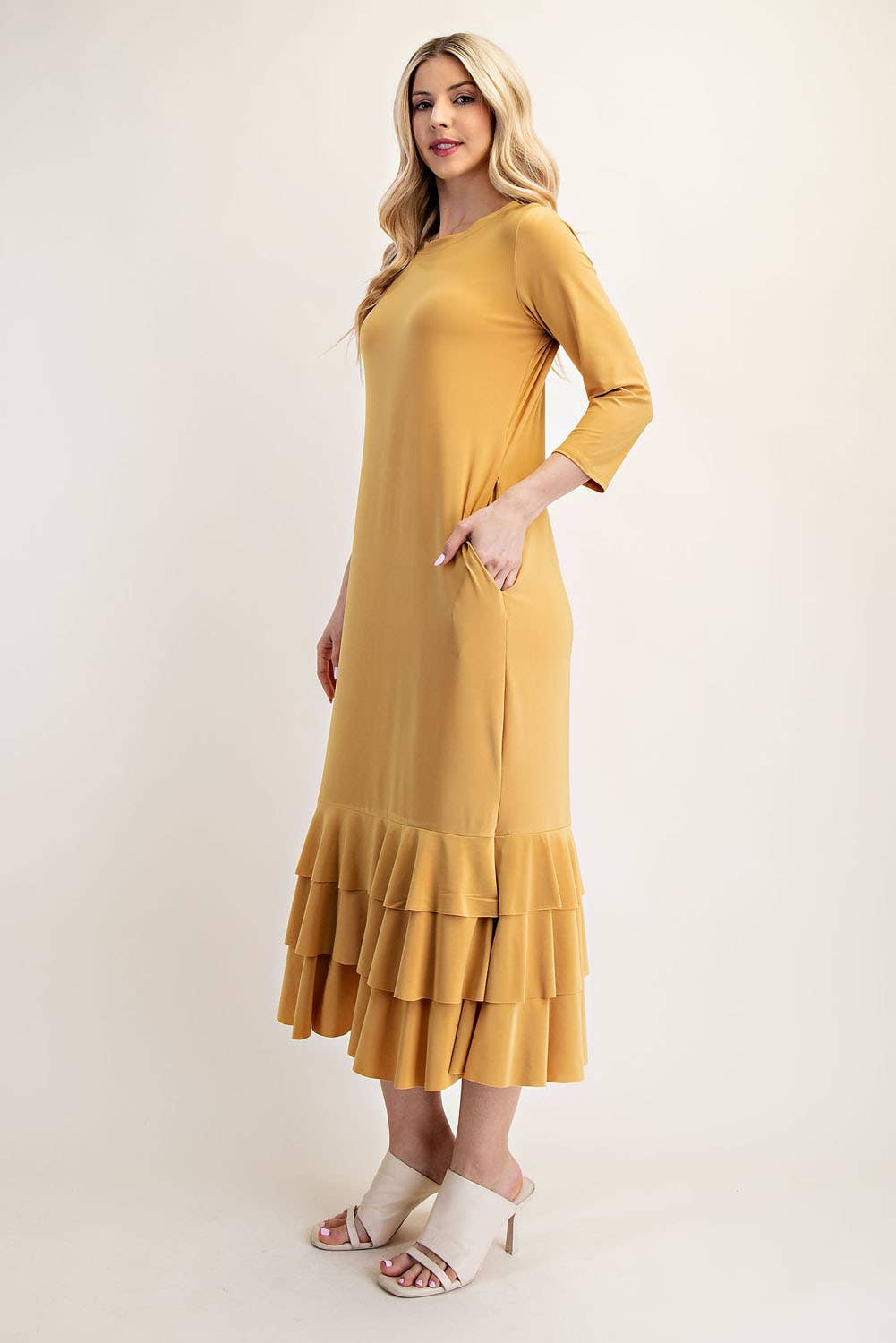 Celeste Clothing – Großhandel Kleid – Damen – Großgrößen-Midikleid mit gestuften Rüschen und 3/4-Ärmeln68