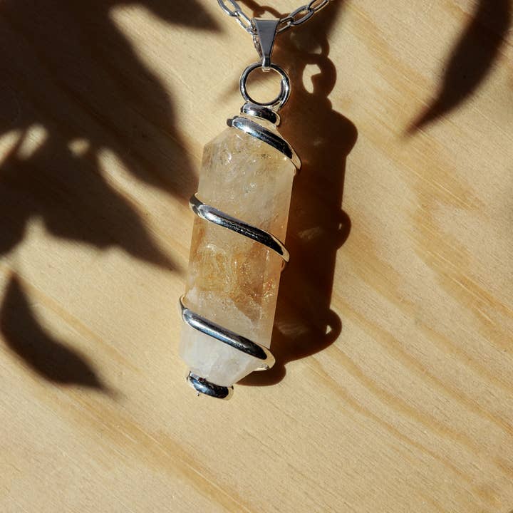 Natures Artifacts Inc - Venta al por mayor Collares con colgantes/abalorios - Colgante citrino envuelto en plata