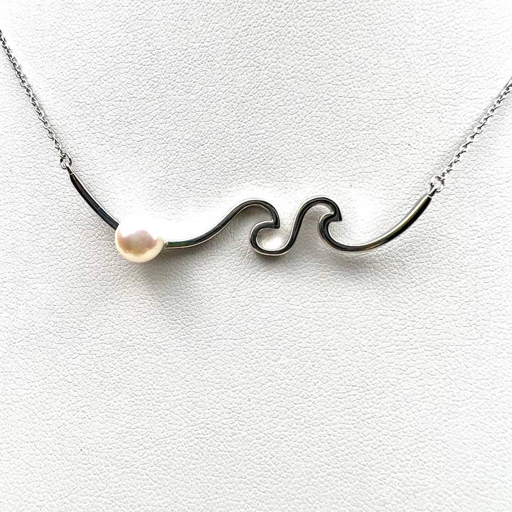 Rolling Wave met parelketting voor wholesale door Jackie Gallagher Designs - Handmade Coastal Jewelry