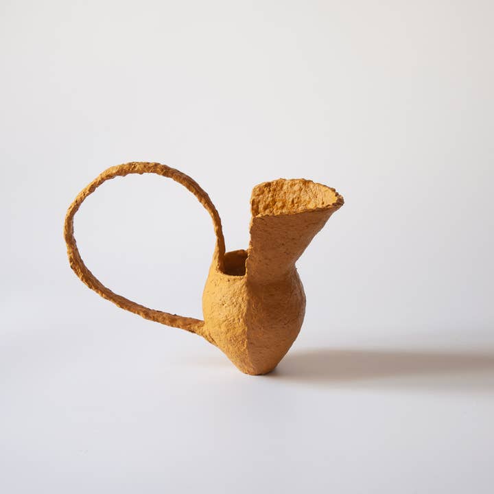 Caraffa scultorea realizzata con giornali riciclati per la vendita all'ingrosso da parte di earlpicnic