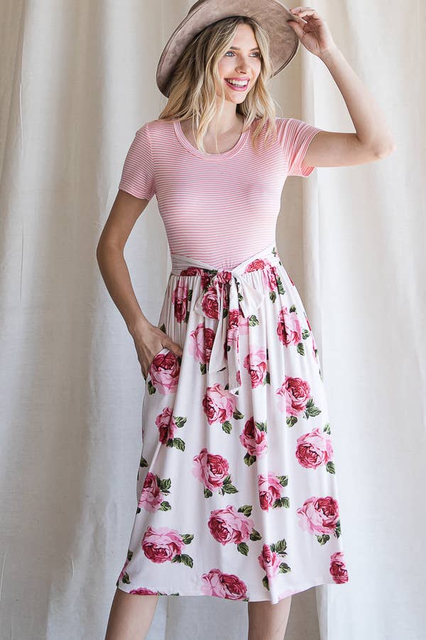 7th Ray - Vendita all'ingrosso Vestito - Donna - Abito Midi a Linea ad A Fiori con Cintura in Vita e Maniche Corte D41997