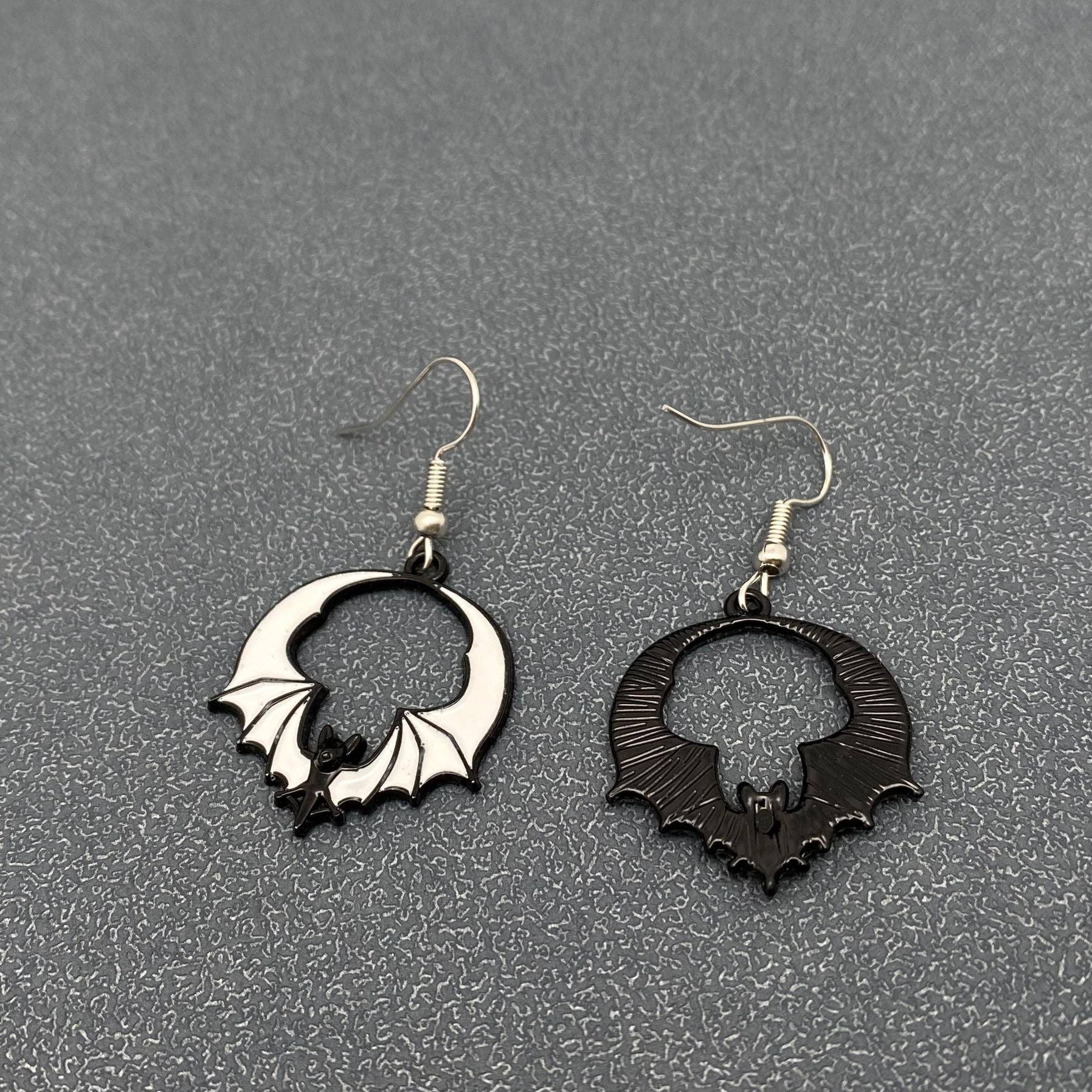 Mio Queena - Wholesale Dangle Earrings - Halloween Enamel Vampire Bat Dangle Earrings - GT2