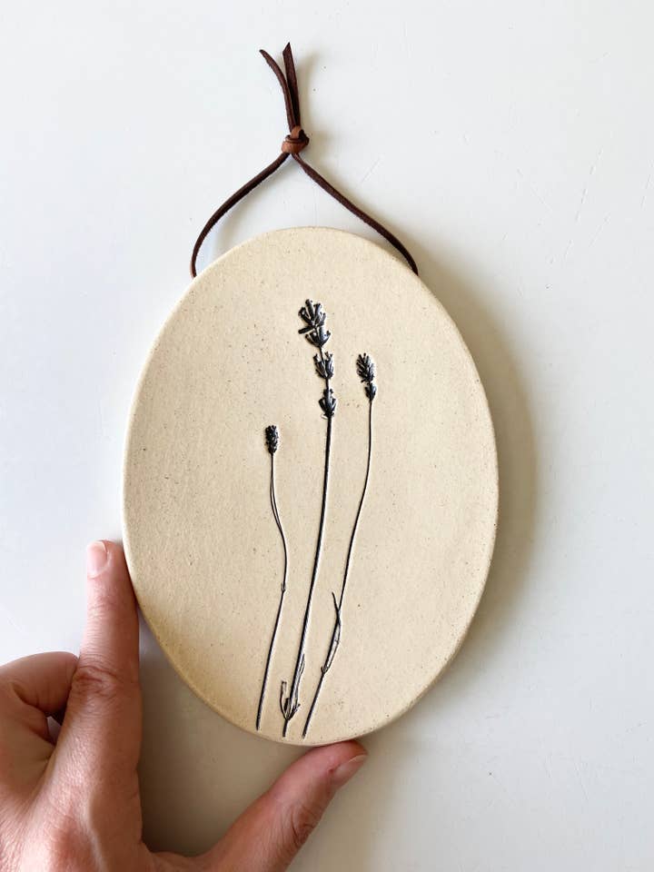 Colgante ovalado de cerámica botánica con impresión de lavanda para venta al por mayor de Hester's Studio