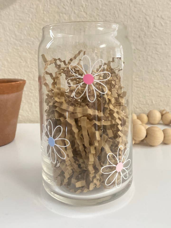 Pastel Daisies 16 oz. glass can cup for wholesale by Will + Vivi