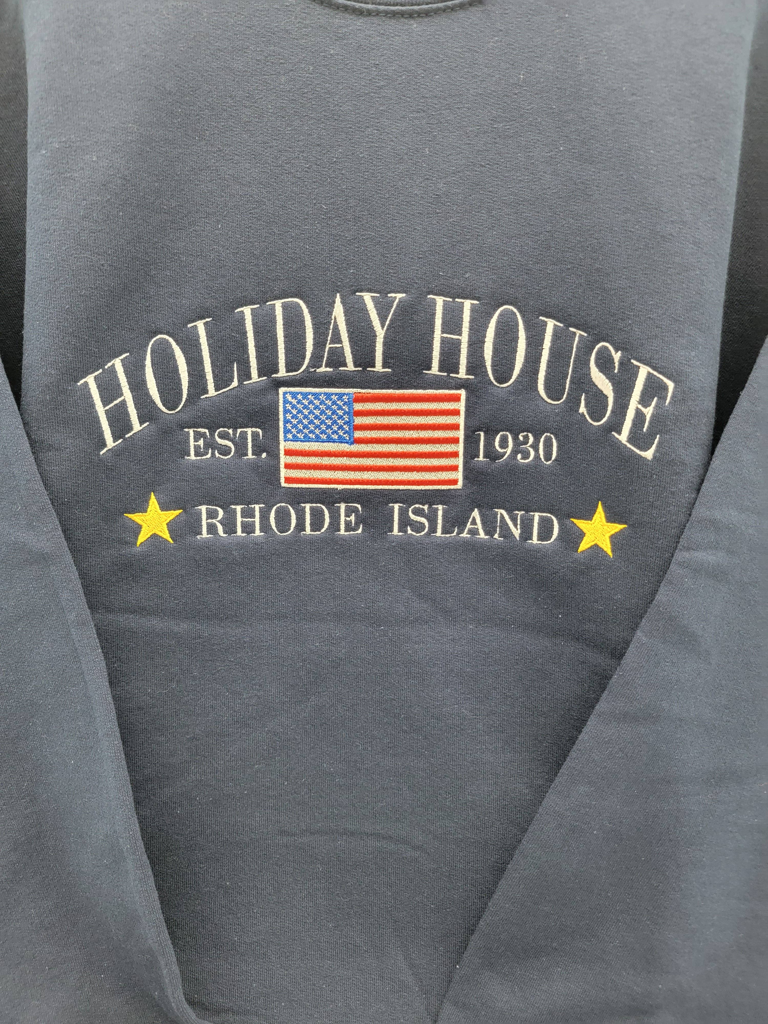 PLom 614 Designs & Apparel – Camisola gráfica - Mulher por atacado – Camisola Holiday House, Holiday House Est. 1930 Camisola de gola redonda de Rhode Island, camisola bonita vermelha branca azul azul com bandeira americana, presente para a sua mulher mãe amiga,6