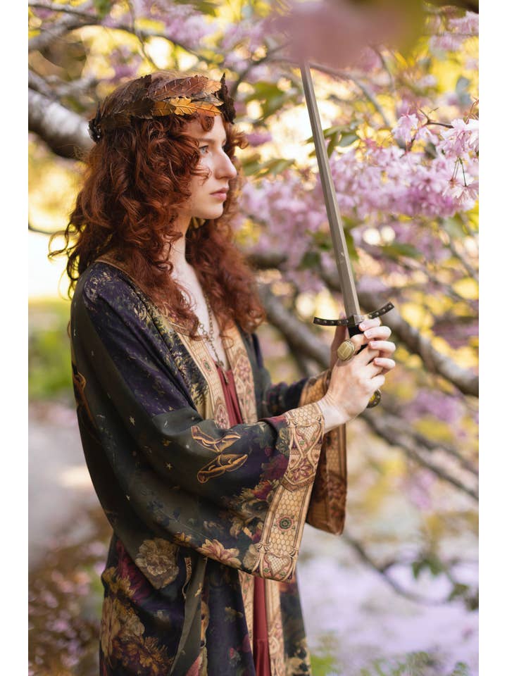 Market of Stars (Worldwide) – Großhandel Kimono – Damen – Der Messenger-Opernstaubmantel mit Jeanne d'Arc & Blumenmuster17