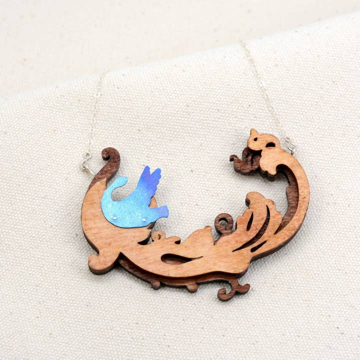 Collier Her Beauty Astonished the Sun pour la vente par Radiance & Romance