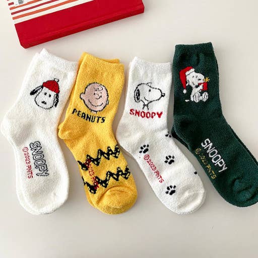 K_Wonderland – wholesale Strumpor - Unisex – Peanuts Snoopy COZY varma sovstrumpor - ULTRA SOFT