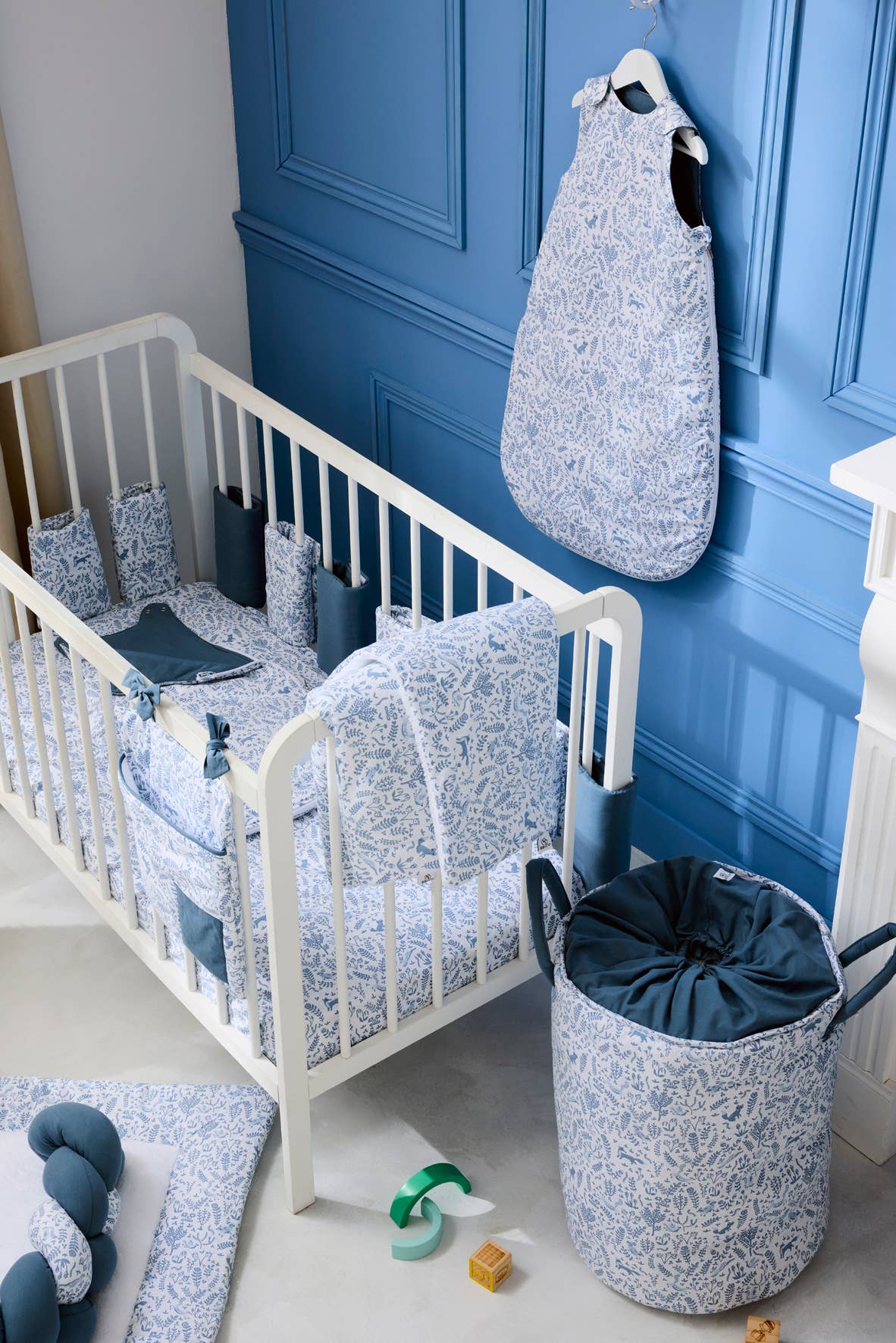 BB&amp;Co – wholesale Sleeping bag – Baby – Forest print cotton sleeping bag / blue stone1