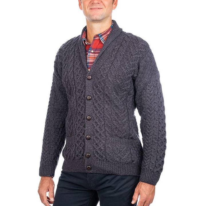 Chaqueta de punto con cuello de chal Merino Aran para hombre, color carbón para venta al por mayor de Dublin Gift Company