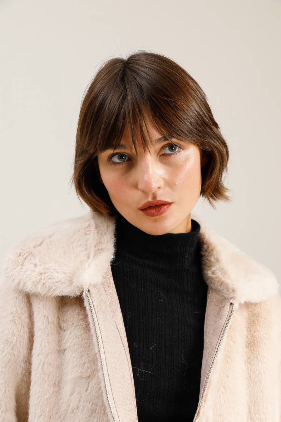 Attrait Paris – wholesale Fur/faux fur coat – Women's – Short faux fur jacket9