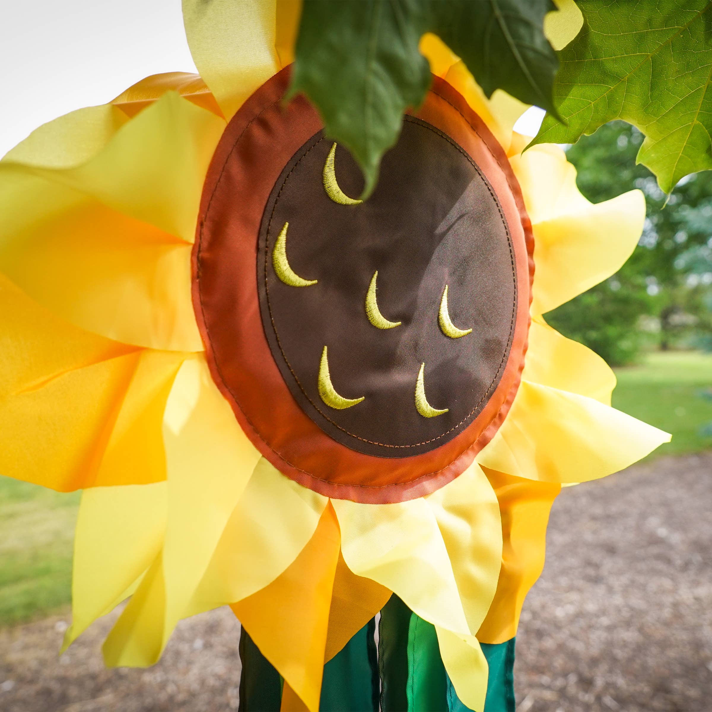 In the Breeze, LLC. - Wholesale Outdoor Ornament/Decor - Sunny Flower Floral Windtail4