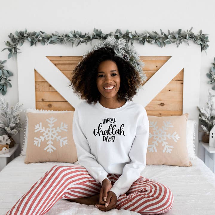 Happy Challah Days Sweatshirt por atacado de Bella Bean Studios