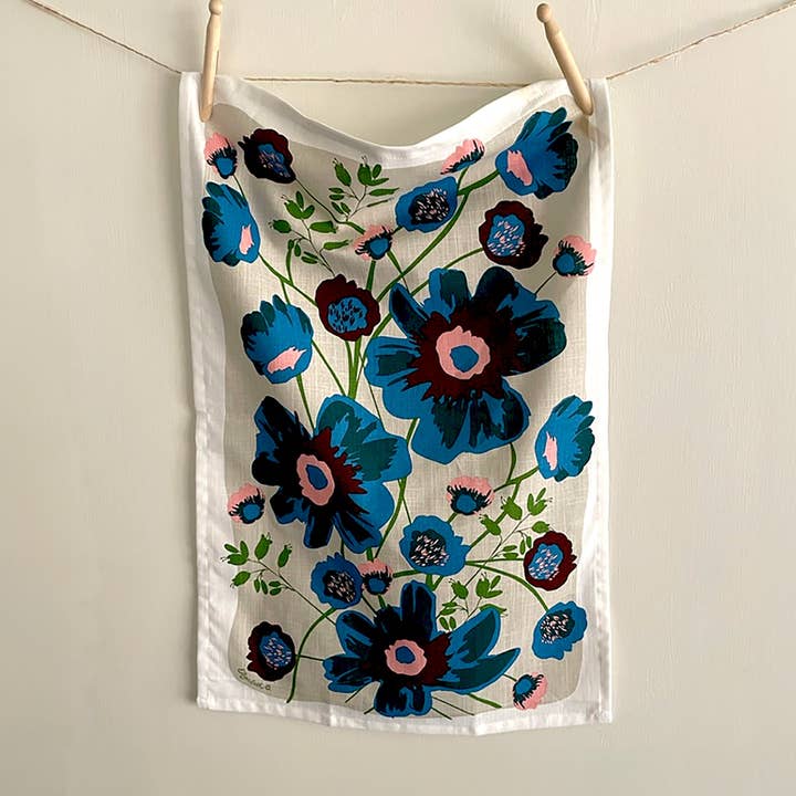 Blaues und Burgunderrotes Pfingstrosen-Geschirrtuch für den Großhandel von Elizabeth Grubaugh