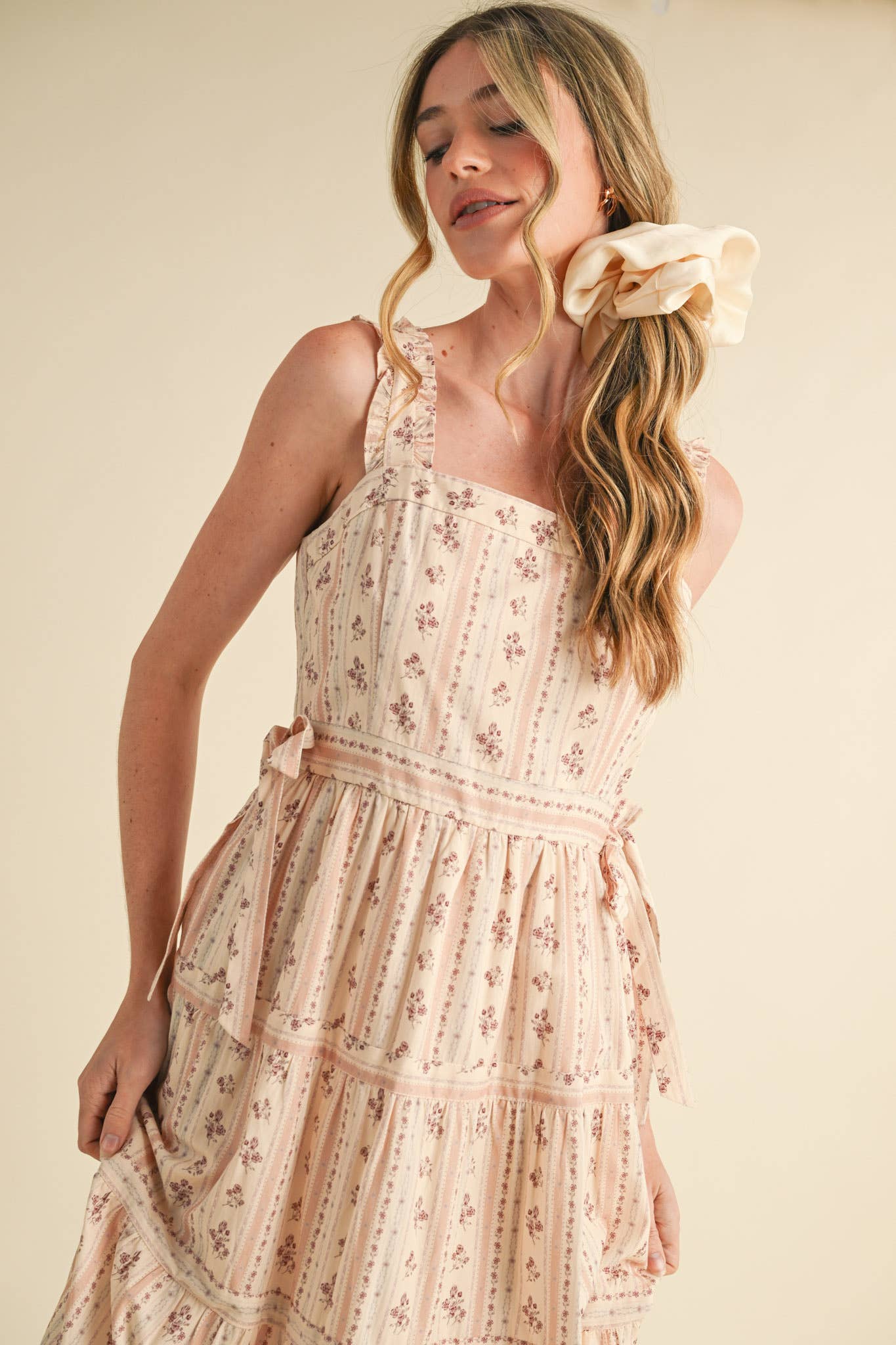 &MERCI - Wholesale Dress - Women's - RUFFLED STRAP FLORAL MIDI DRESS WITH SIDE TYING BOWS MDR358639