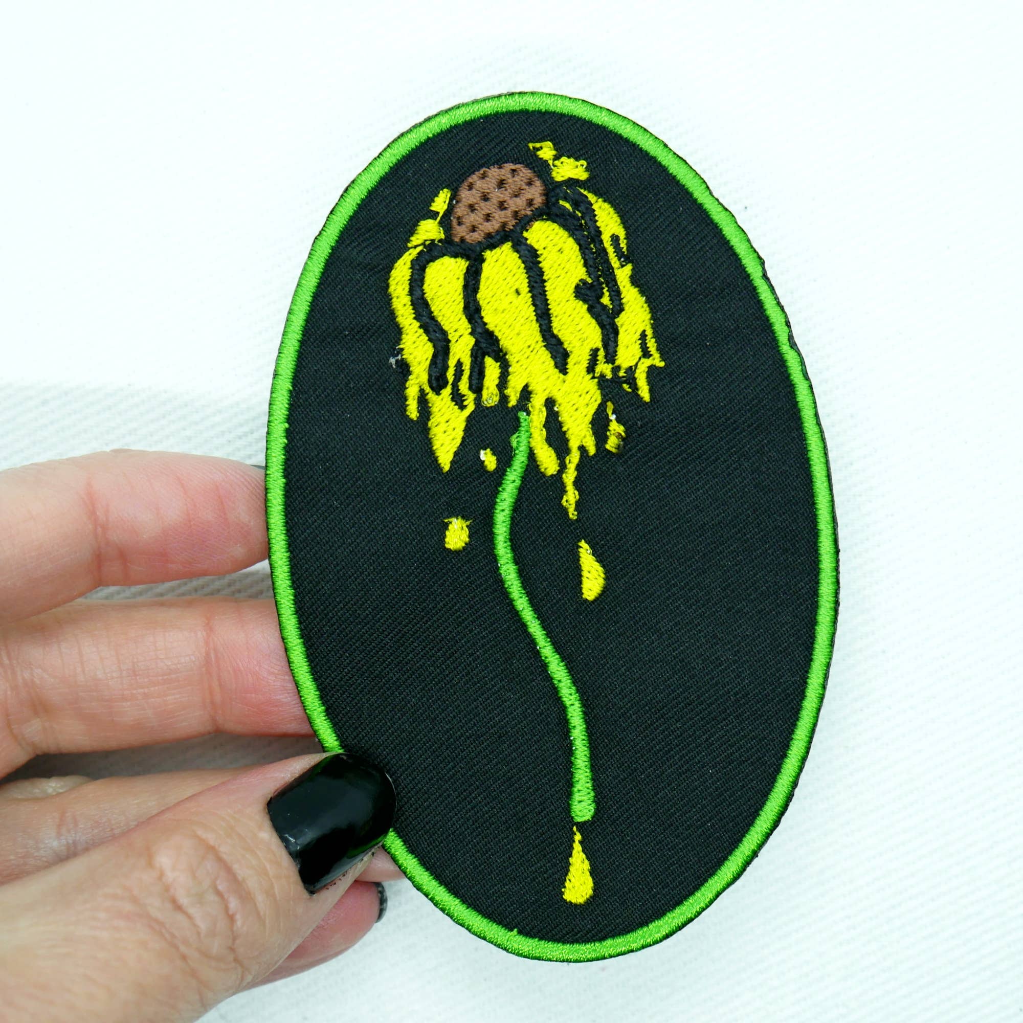 Junkyard Witch – Großhandel Aufnäher – Aufnäher zum Aufbügeln mit verwelkten Blumen3