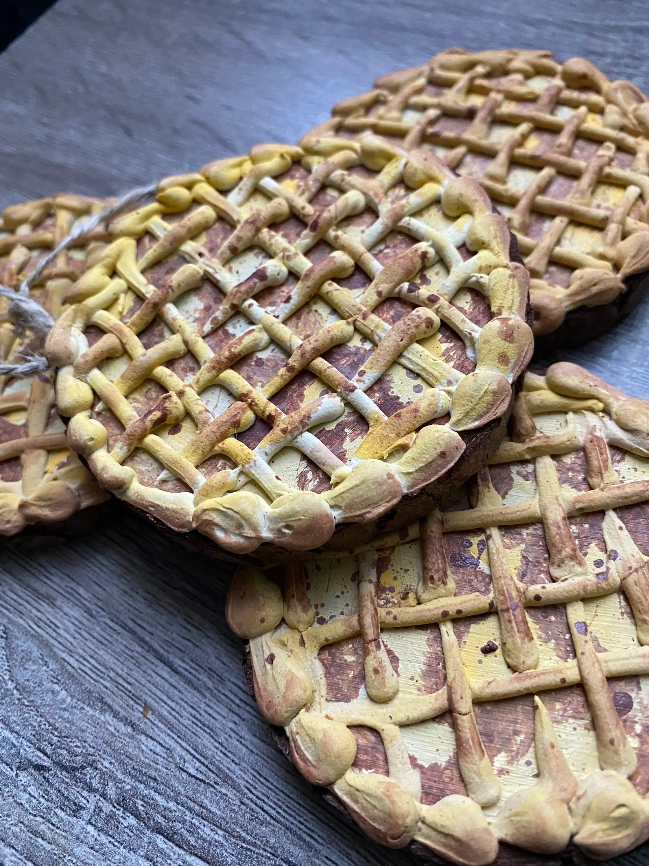 Jessi's Messes - Wholesale Ornament - Pie Wood Slice Ornament1