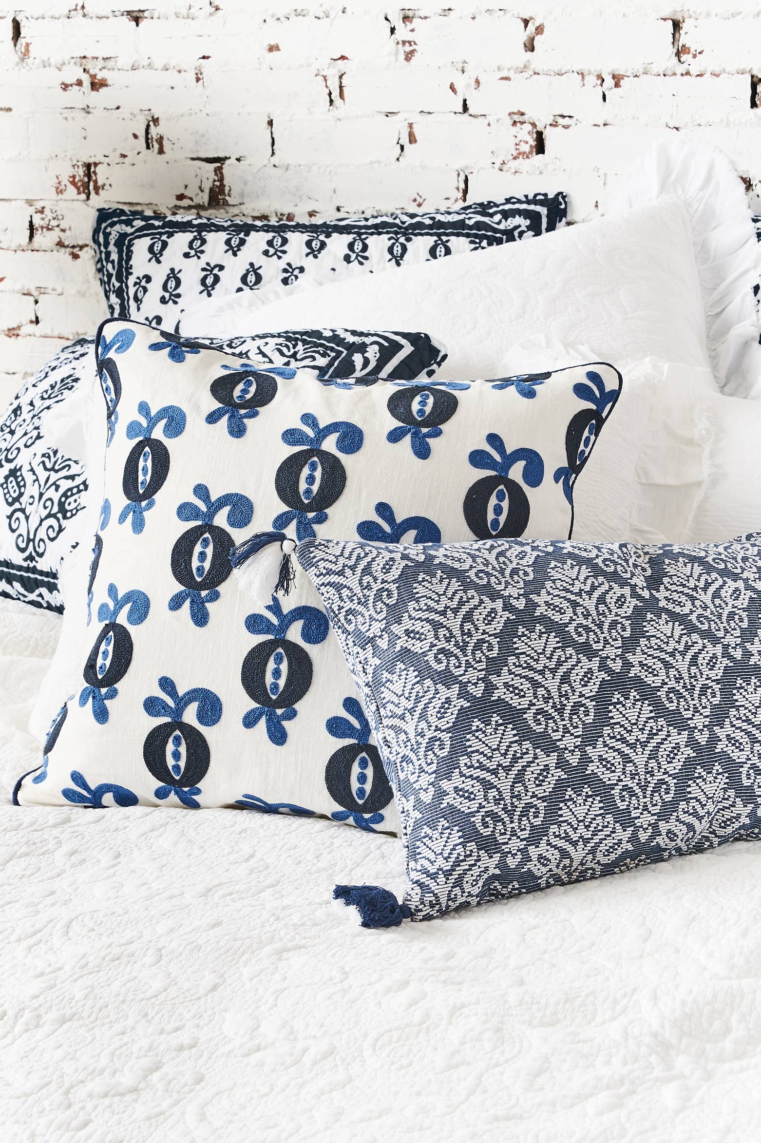 carol & frank - Wholesale Throw/Decorative Pillow - SALE Williamsburg Georgie Throw Pillow2