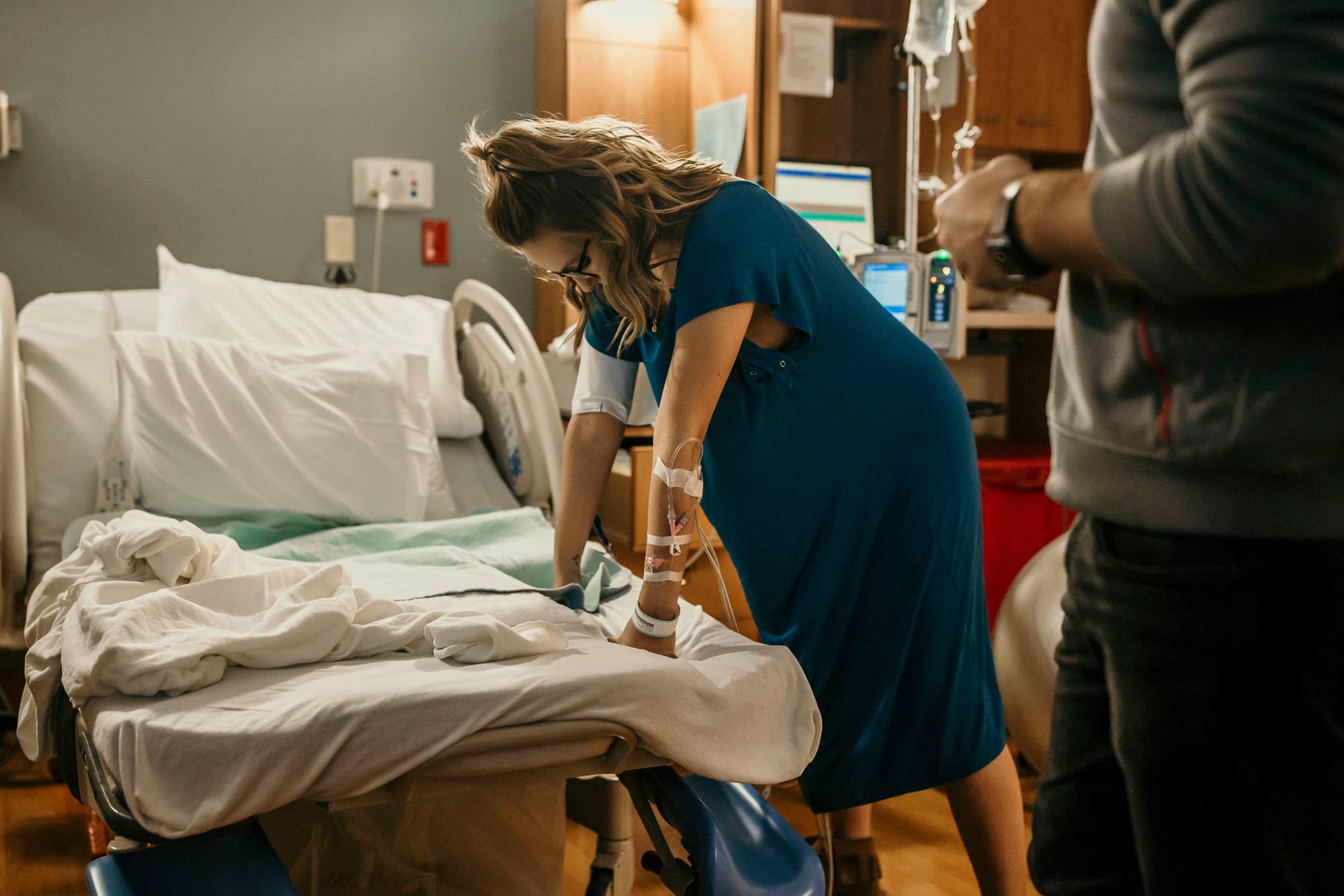 Three Little Tots - Wholesale Dress - Maternity - Blue Maternity Mommy Labor and Delivery/ Nursing Gown1