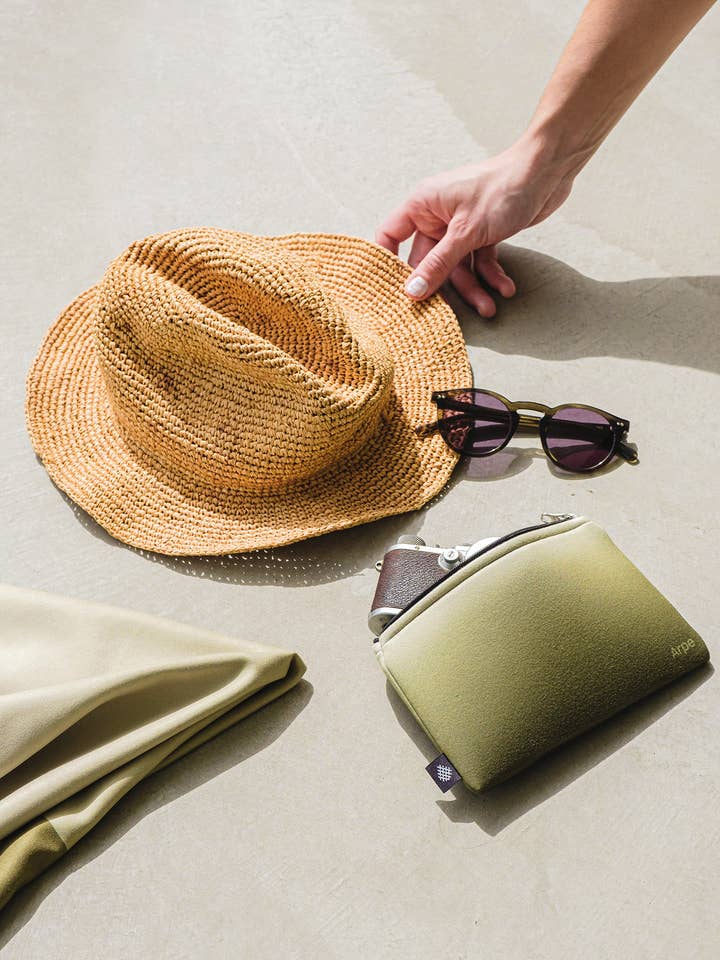 Liten necessär i olivgrönt för wholesale av Arpe