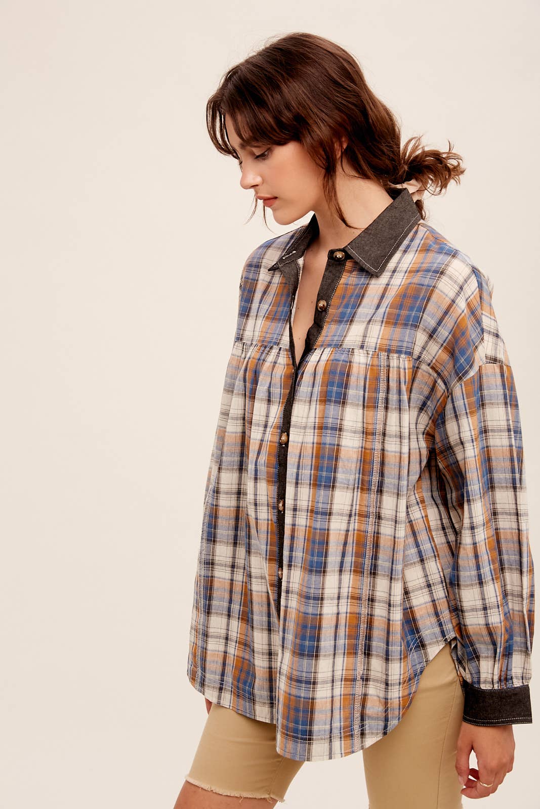 Listicle – Engroshandel Skjorte med buttondown – til kvinder – Blandet ternet oversized skjorte med knapper1