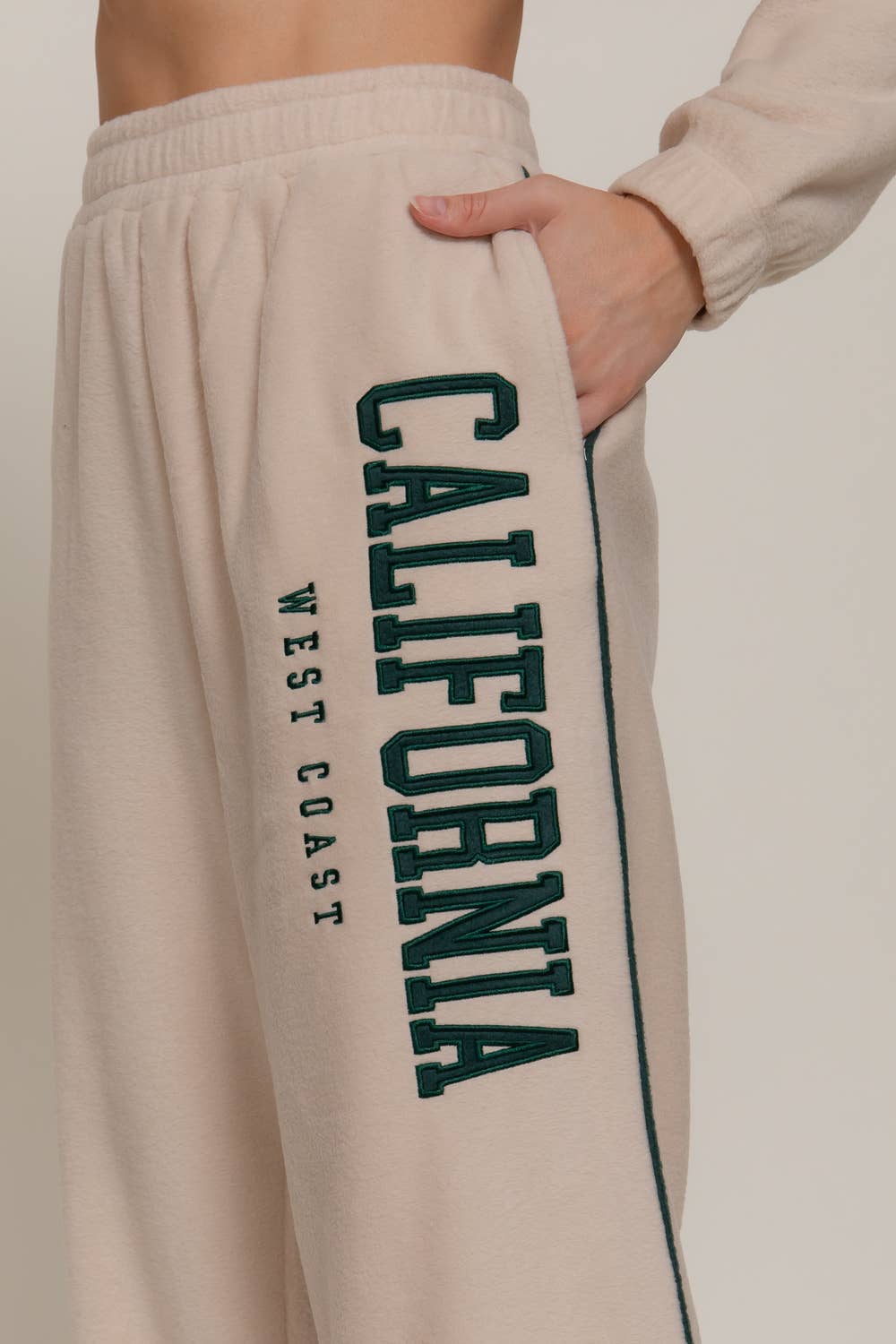 Active Basic | Active USA – calças de treino - Mulher por atacado – Calças de Fato de Treino com Detalhe de Vivo e Bordado de Perna Larga8