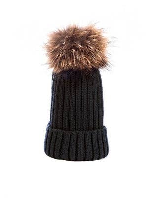 Bonnet à pompon en tricot - noir avec pompon en forme de raton laveur pour la vente par Woolsy