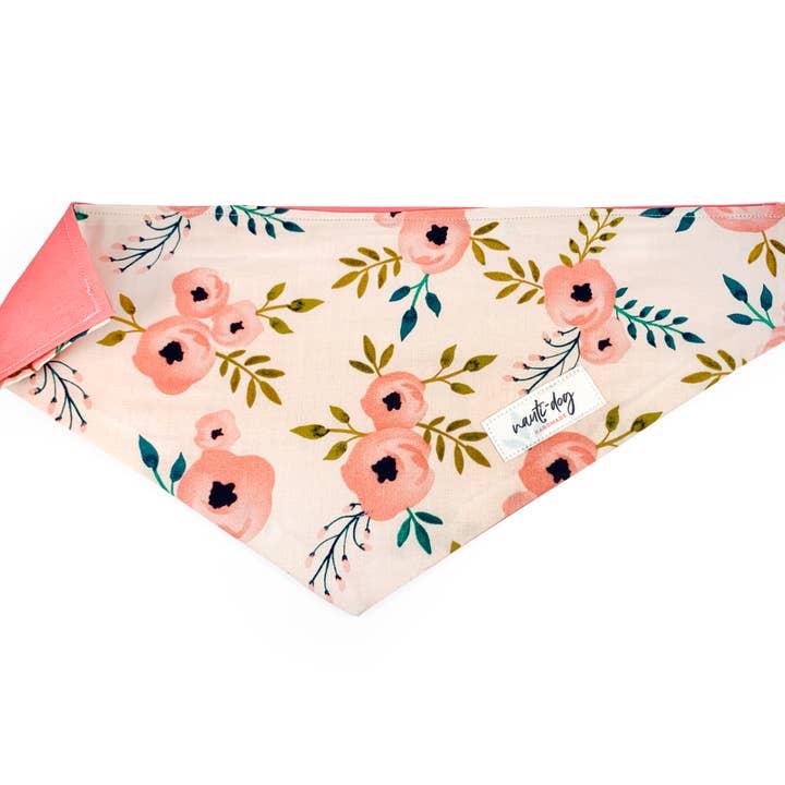 Bandana à col pour chien Charleston Blush Floral pour la vente par Nauti-dog Handmade