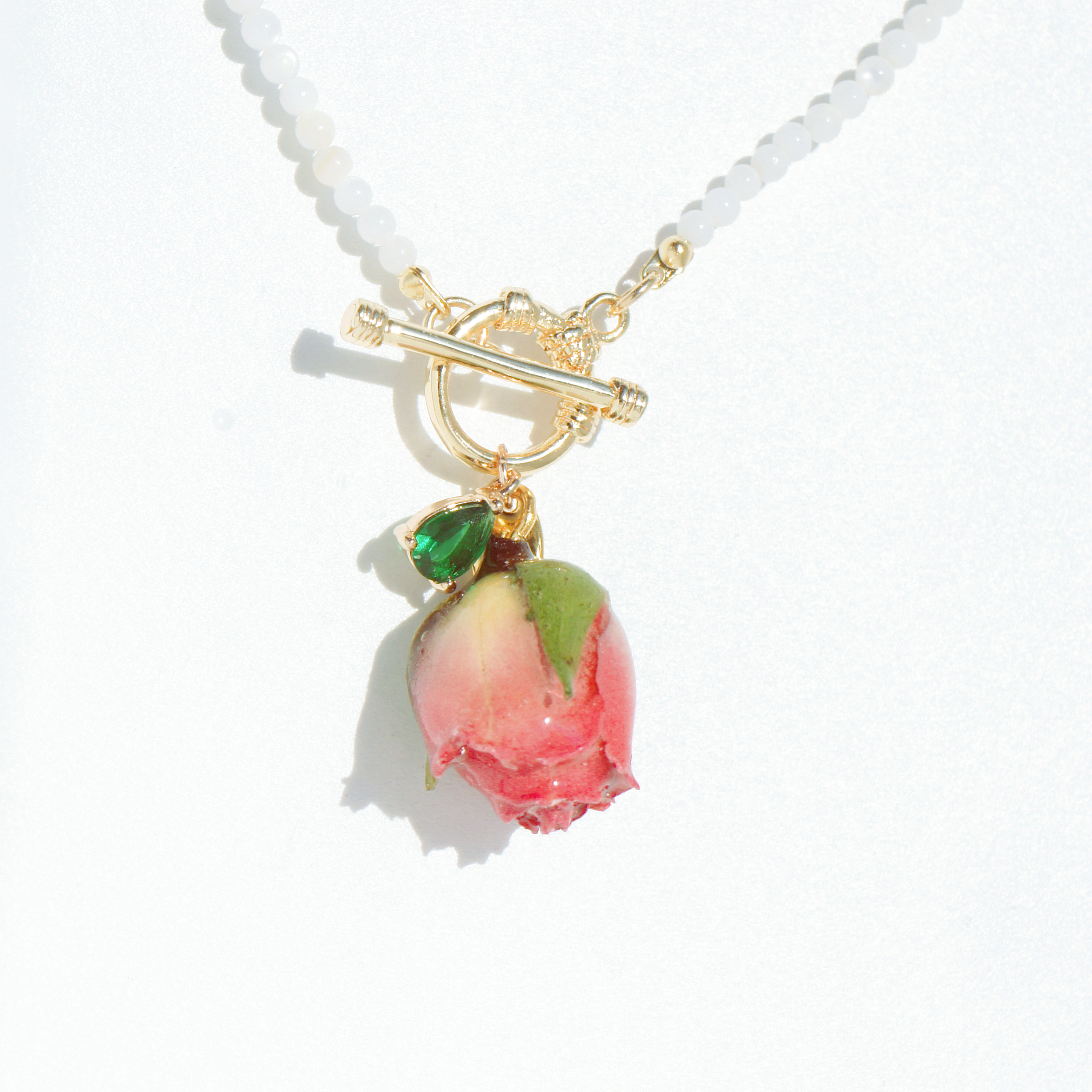 I'MMANY London – wholesale Pendant/charm necklace – *REAL FLOWER* Bella Rosa Mother of Pearl Necklace with Pink Rosebud and Green Crystal2