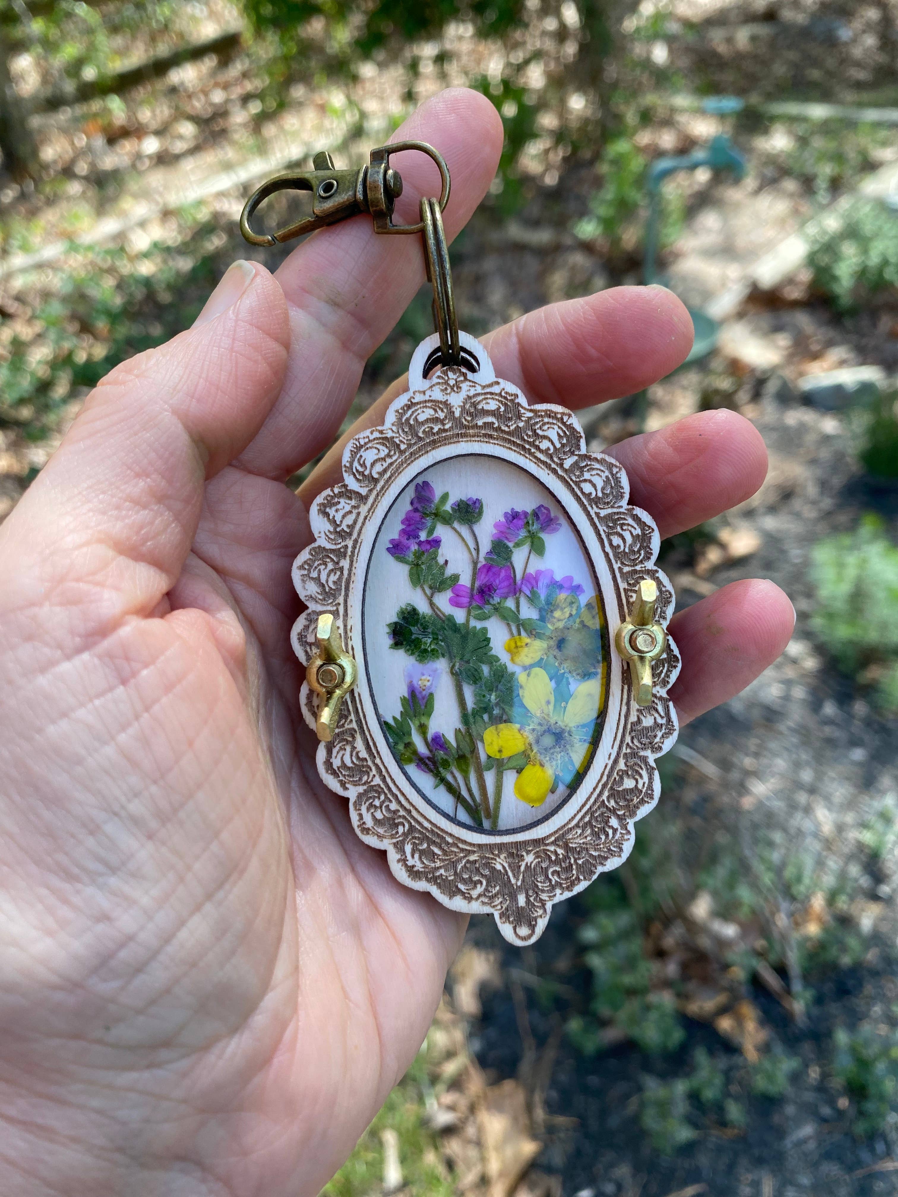 Holly Hills Lane - Wholesale Keychain - Women's - Mini Flower Press in Vintage Frame Style Fits In Your Pocket6