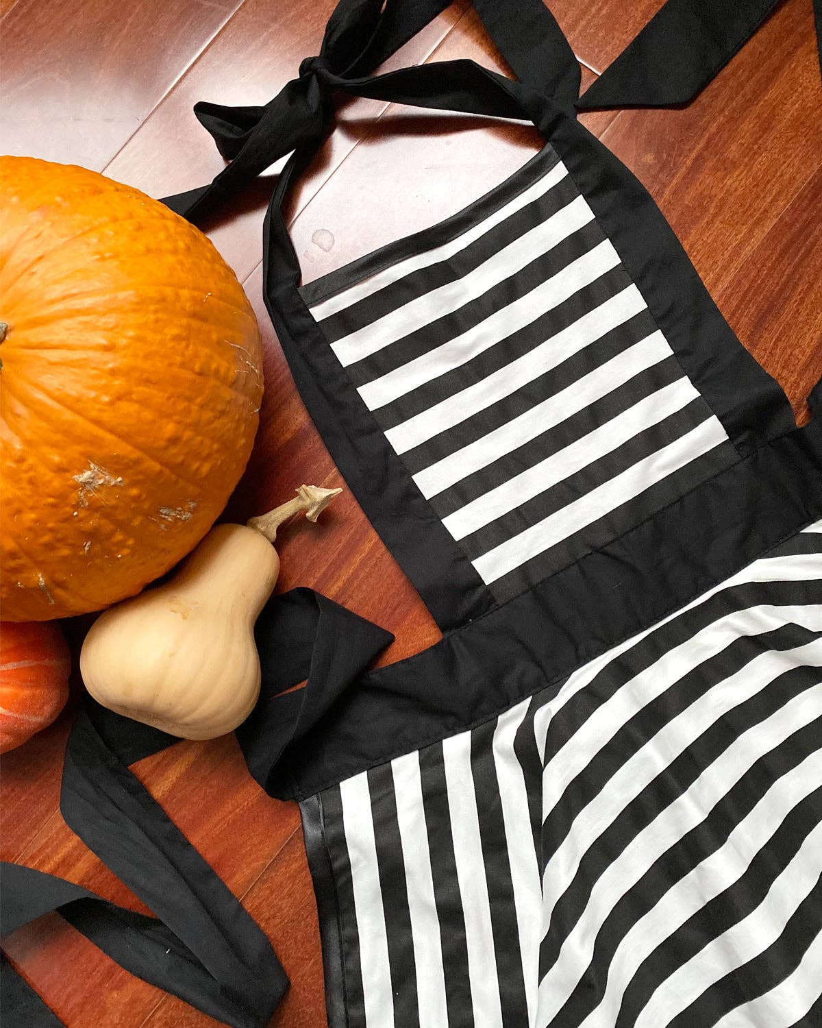 Wrapables.com - Wholesale Apron - Wrapables Classic Vintage Apron, Stylish Cooking Apron17