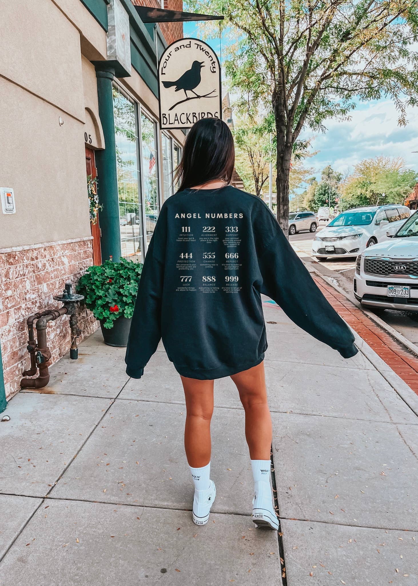 LOLA MAGNOLIA - Wholesale Graphic Sweatshirt - Women's - ANGEL NUMBERS CREWNECK PULLOVER2