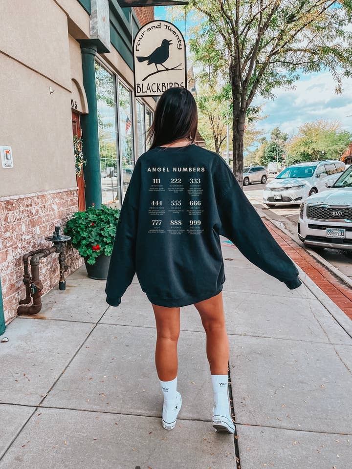 LOLA MAGNOLIA - Wholesale Graphic Sweatshirt - Women's - ANGEL NUMBERS CREWNECK PULLOVER2