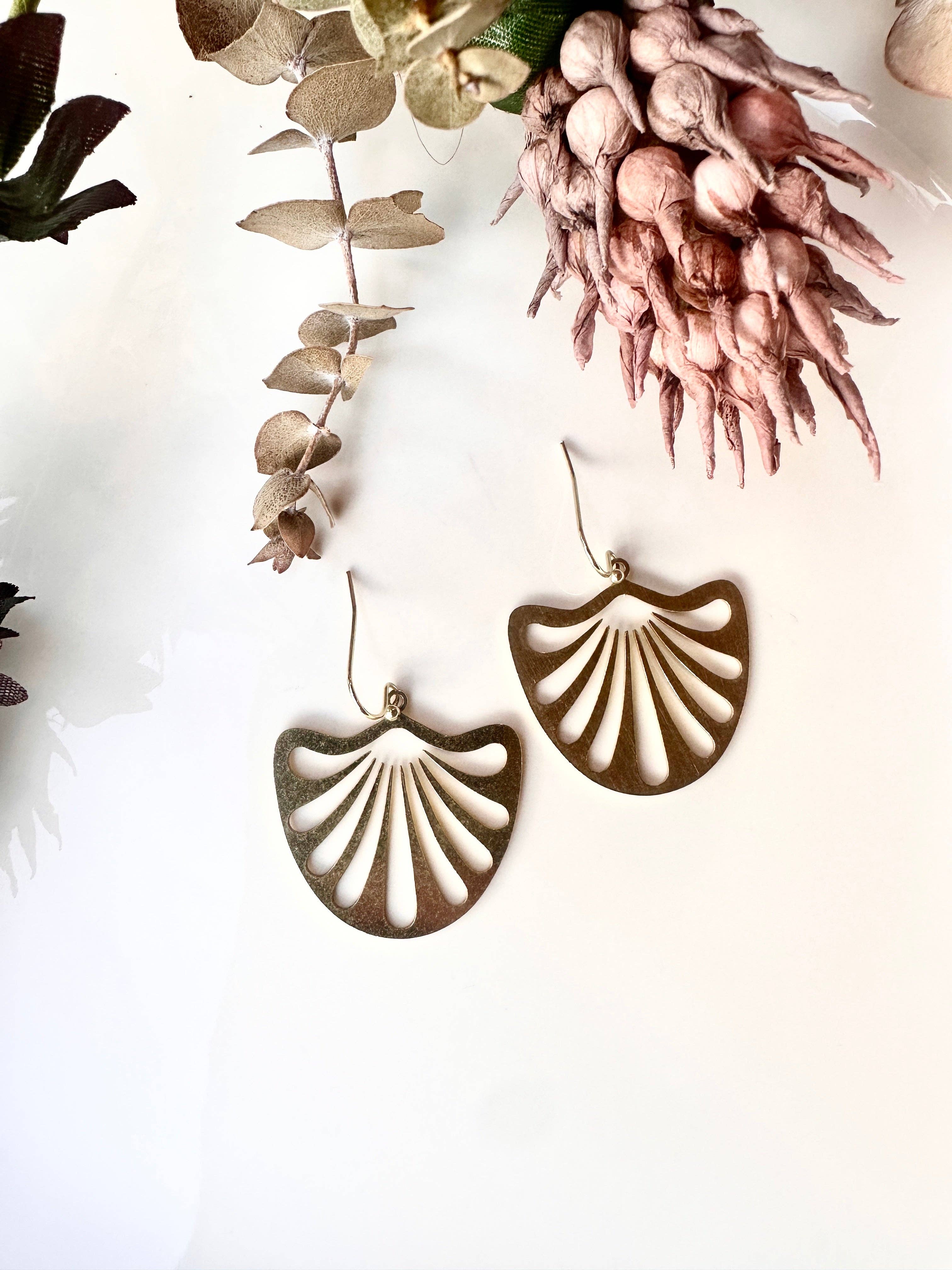 El & Gray Design - Wholesale Dangle Earrings - Pella Flower Earrings - Gold Metal2