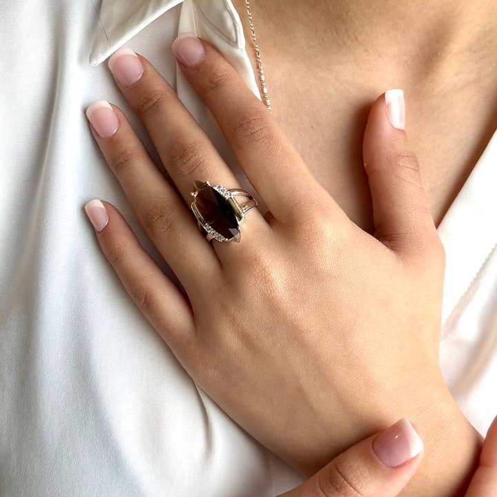 Anillo de Cuarzo Ahumado Marquesa en Plata 925 y Laminado de Oro de 10k para venta al por mayor de QURI