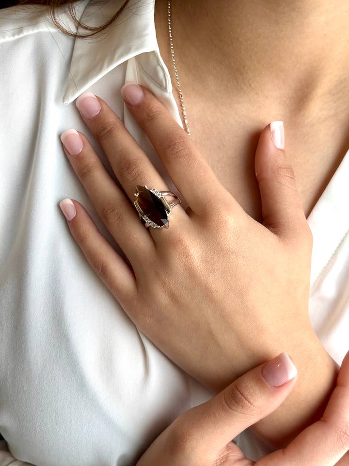 Marquise Rookkwarts Ring in 925 Zilver & 10k Goud-Laminaat voor wholesale door QURI