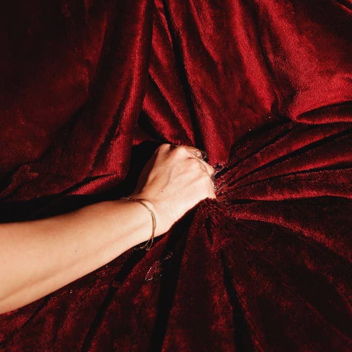 Yoni Pleasure Palace - Wholesale Bedding blanket - Furlush Waterproof Squirt Blanket™ - Moon Blood4