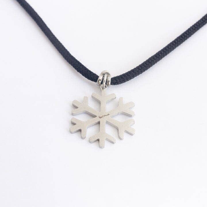Le collier Snowflake pour la vente par Tarma Designs
