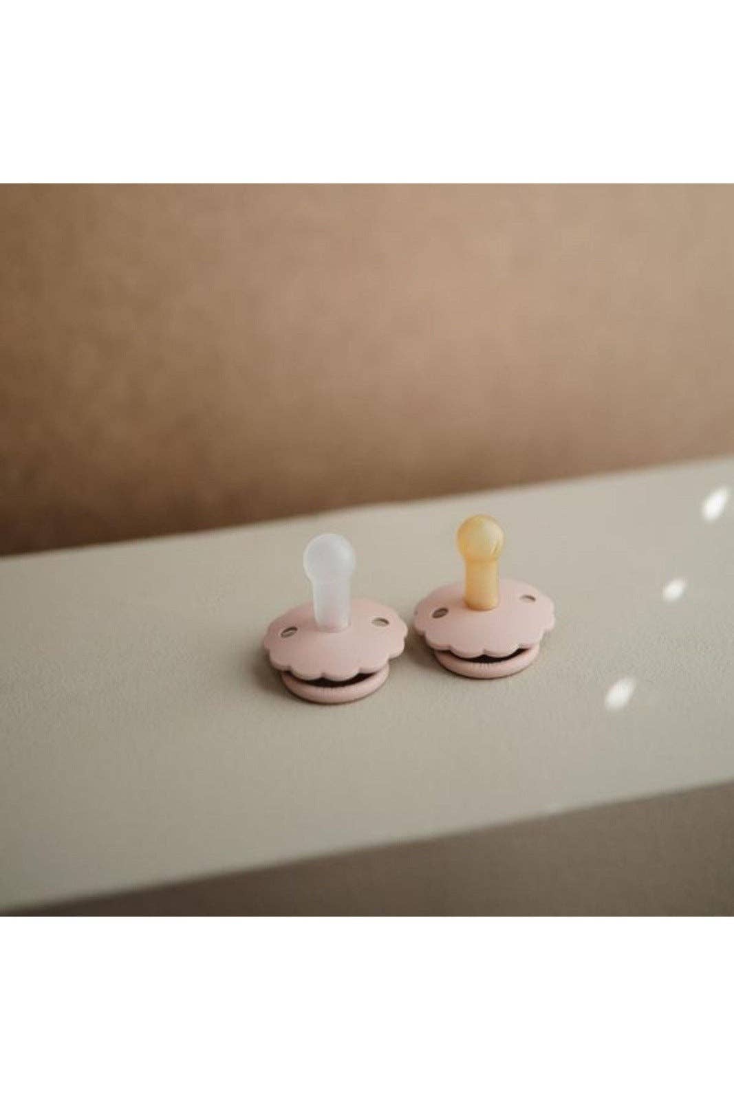 TISU – Chupeta - Bebé por atacado – Chupeta FRIGG com estampado de margarida, cor blush2