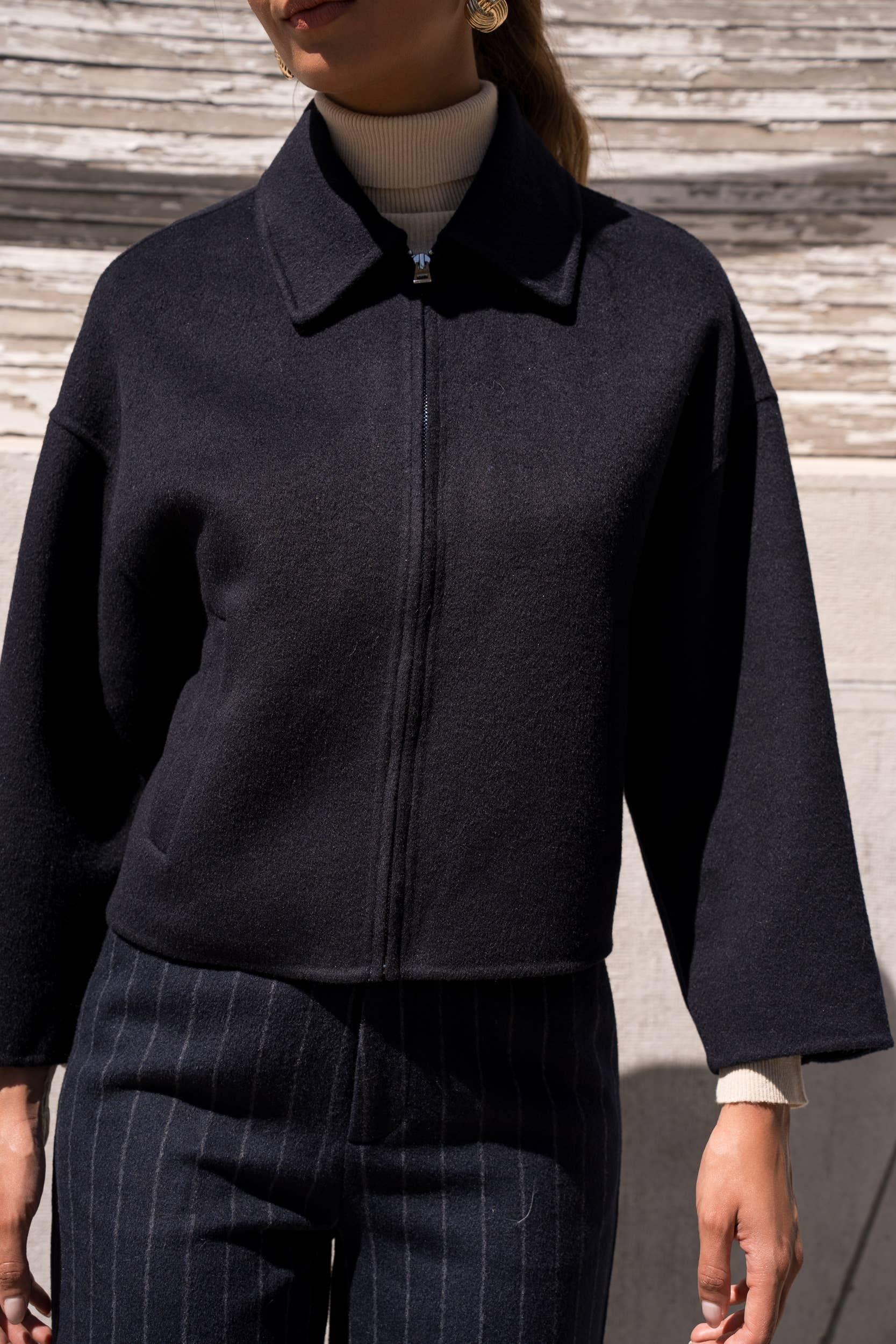 Attentif Paris - Wholesale Coat - Women's - Hand-sewn short coat in blended wool with zip closure37