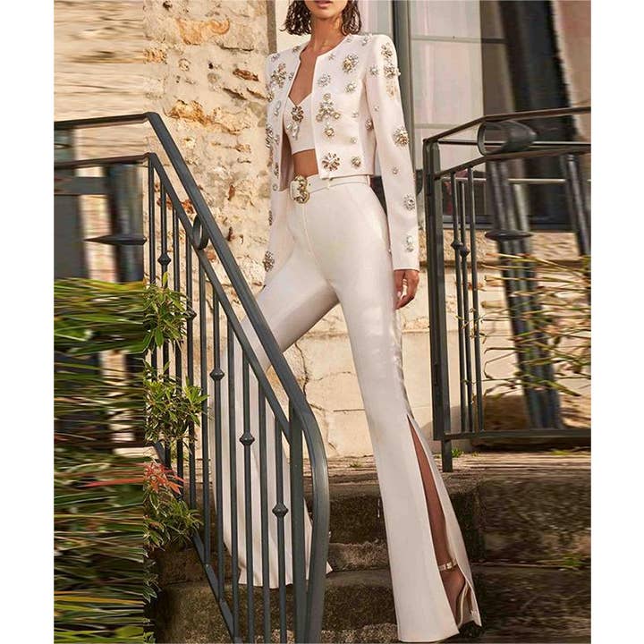 Conjunto para mujer de blazer adornado y pantalones acampanados para venta al por mayor de Productseeker