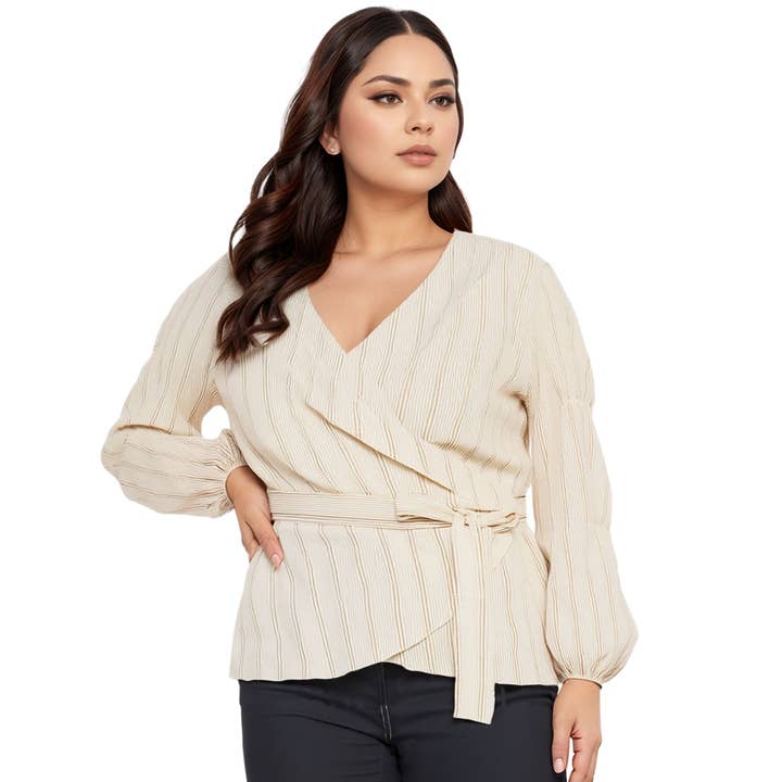 Blouse cache-cœur rayée grande taille de Nurode en jaune pour la vente par Robin K