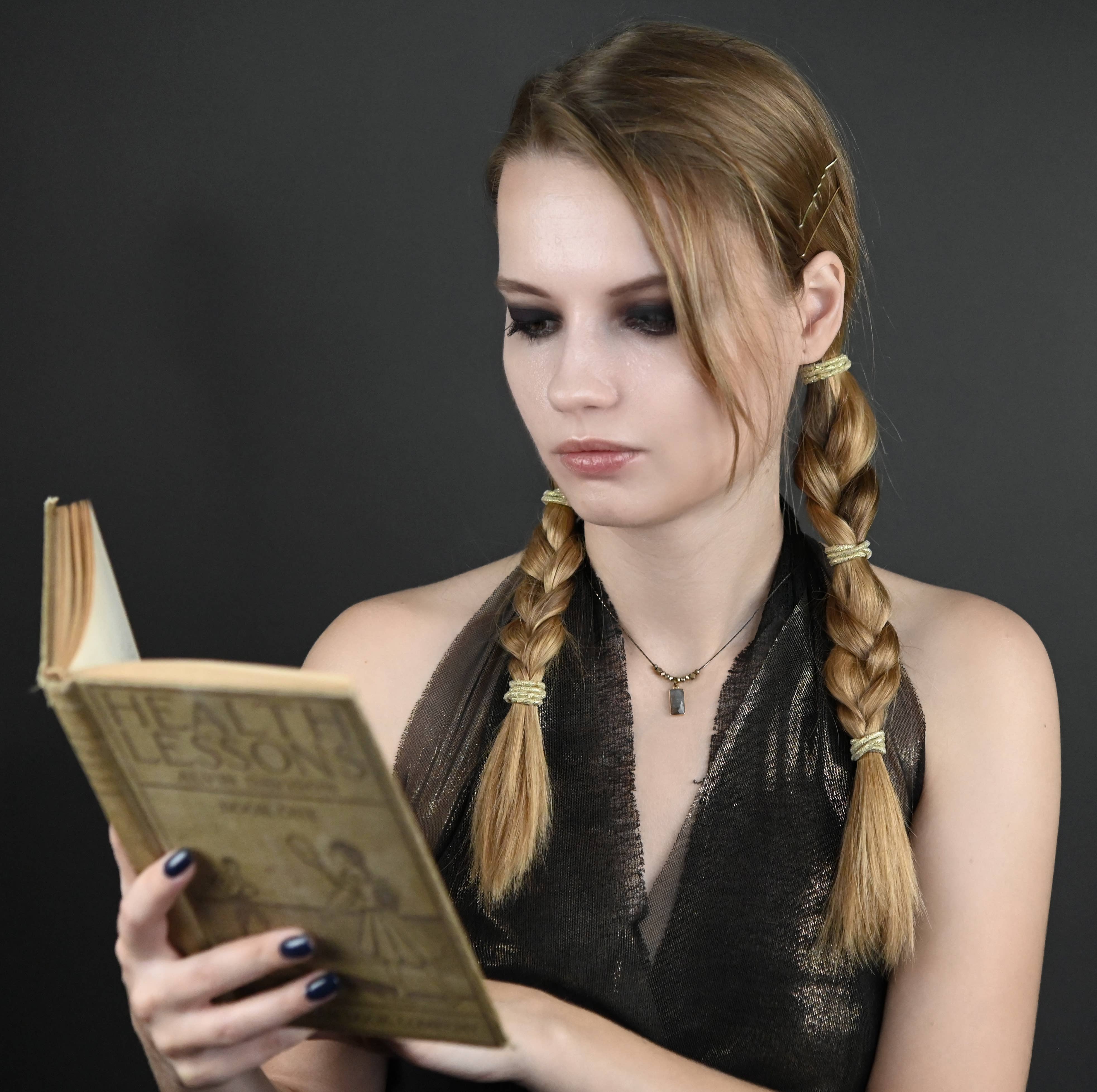 KBD Studio - Vente Colliers à pendentif - Collier délicat avec perles rectangulaires semi-précieuses1