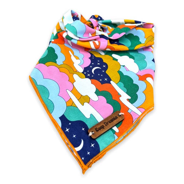 Bandana pour chien Cosmic Cloud pour la vente par DoggieDiggz