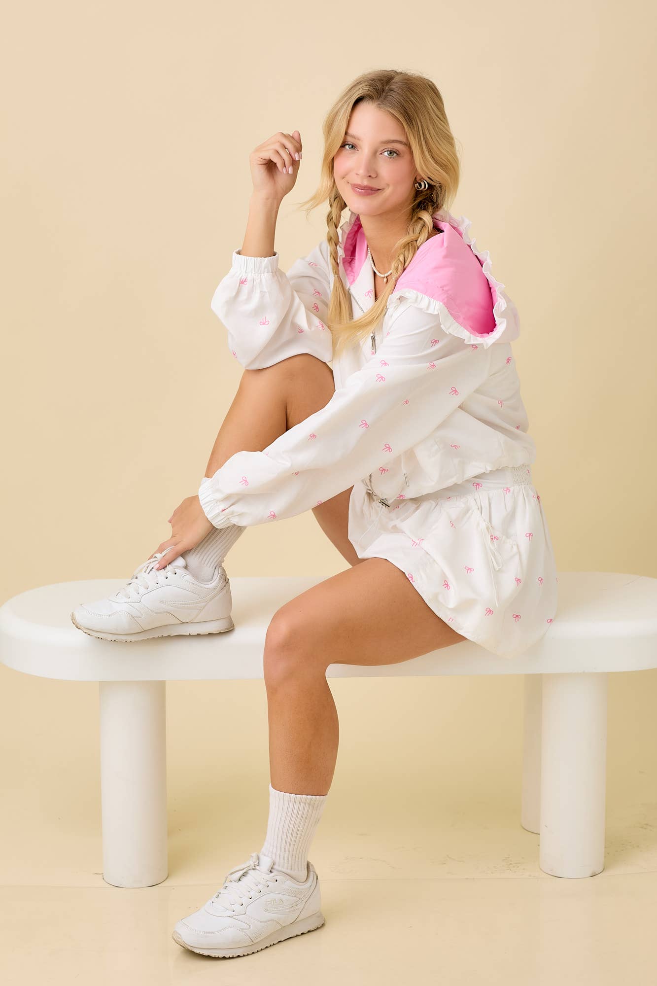 BLANC Veste coupe-vent avec mini-jupe-culotte en vente sur Faire10