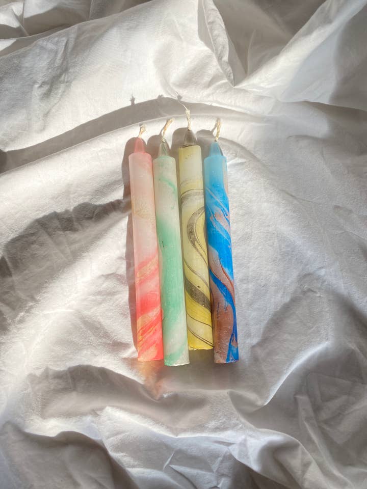 Ensemble de bougies coniques en marbre DipDye pour Halloween - Maison de Poudlard pour la vente par LitMe Candles