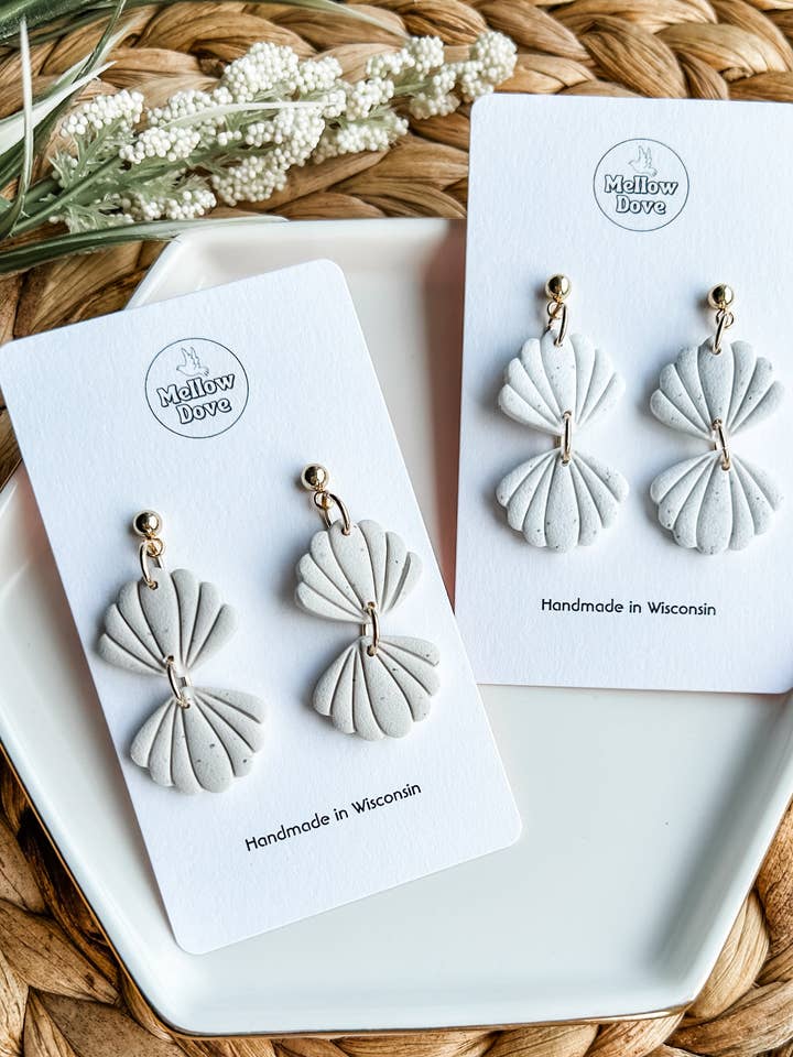 Boho Beach Shell Dangles | Boho zomeroorbellen van klei voor wholesale door Mellow Dove Designs