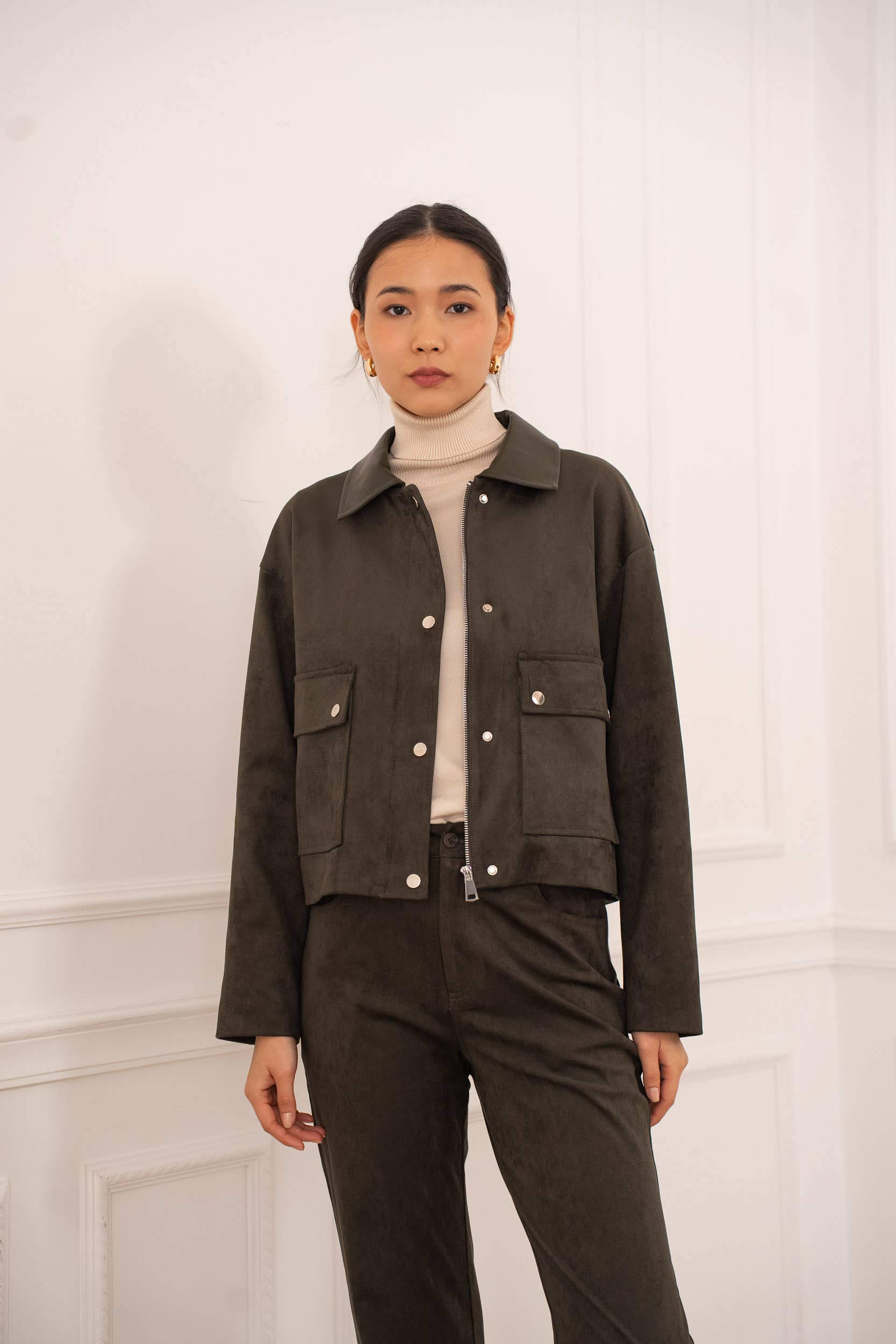 Attentif Paris - Wholesale Jacket - Women's - Short suede jacket with contrasting faux leather collar26