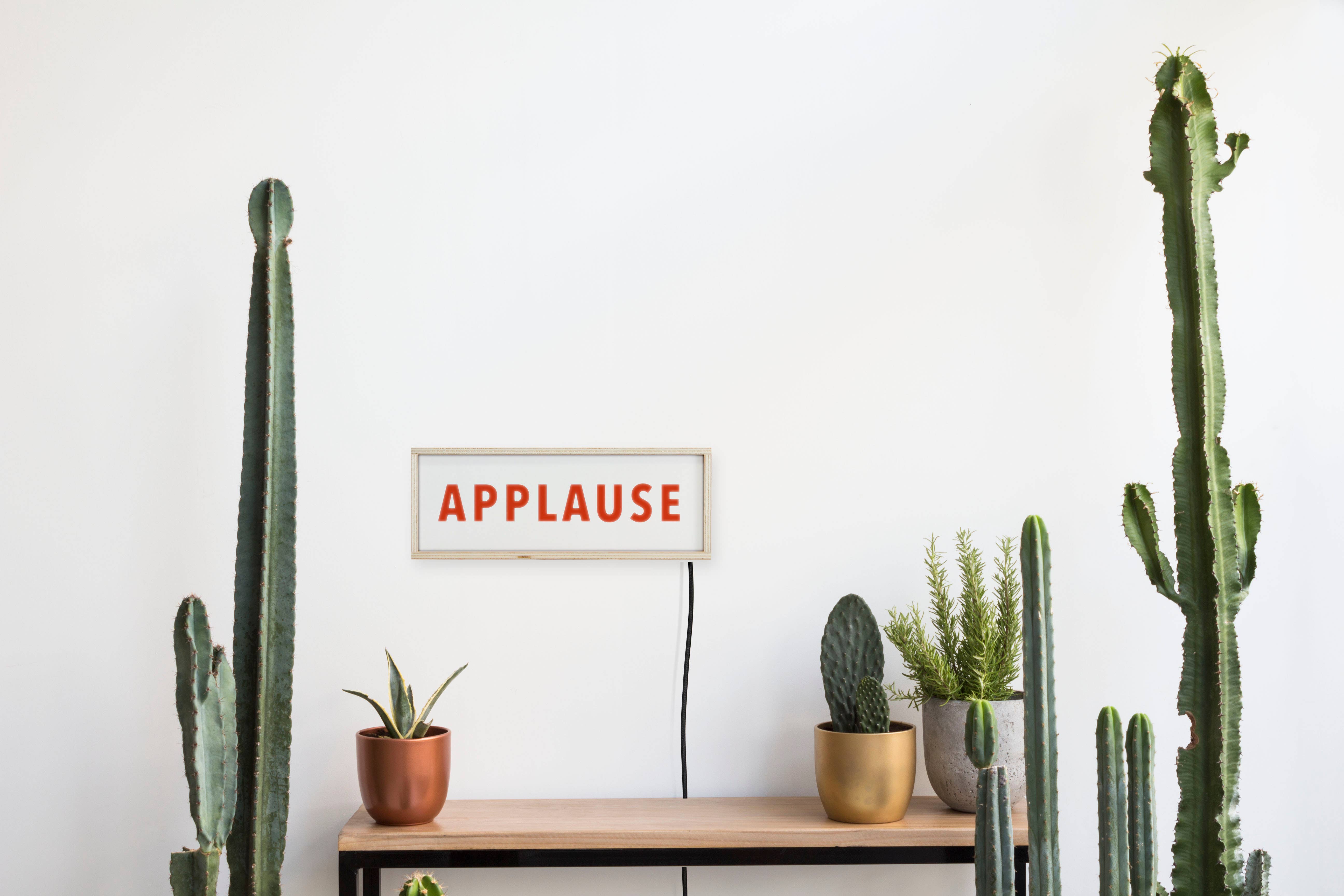 Really Nice Things - Vendita all'ingrosso Statuette decorative - Lightbox 40x15 « Applause »1